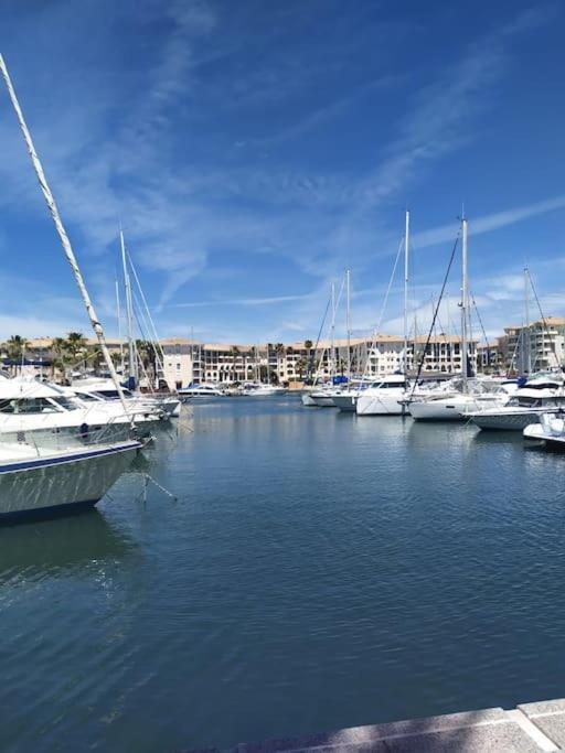 Joli T2 Tres Proche De La Plage De Fréjus Kültér fotó