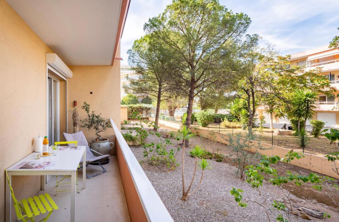 Joli T2 Tres Proche De La Plage De Fréjus Kültér fotó