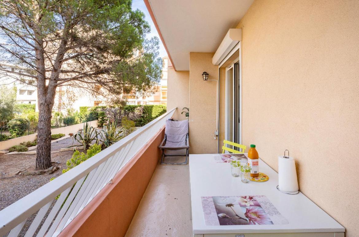 Joli T2 Tres Proche De La Plage De Fréjus Kültér fotó