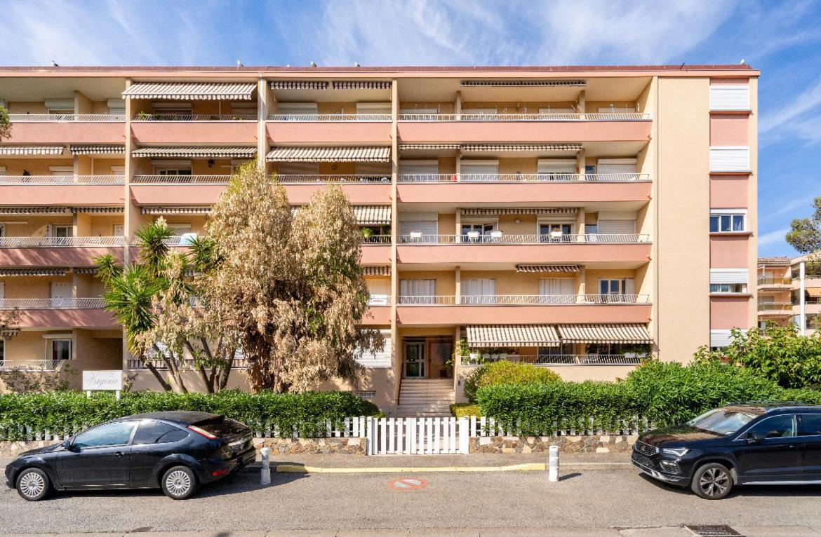 Joli T2 Tres Proche De La Plage De Fréjus Kültér fotó