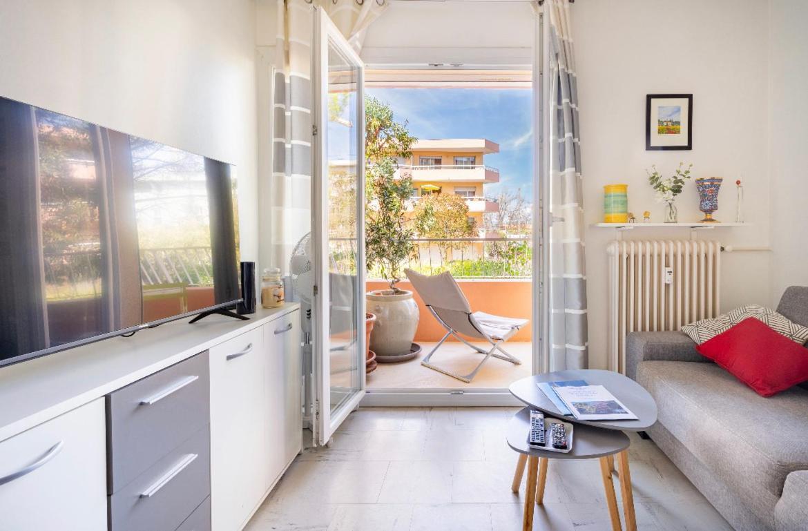 Joli T2 Tres Proche De La Plage De Fréjus Kültér fotó